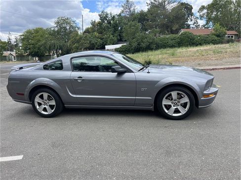 Used 2006 Ford Mustang GT RWD image 8