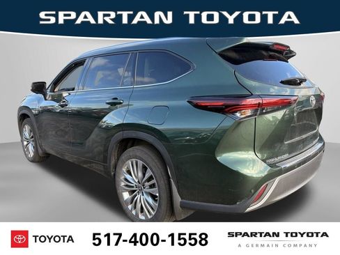 Used 2024 Toyota Highlander Platinum AWD/4WD image 1