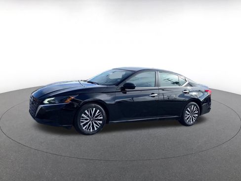 Used 2025 Nissan Altima 2.5 SV image 8