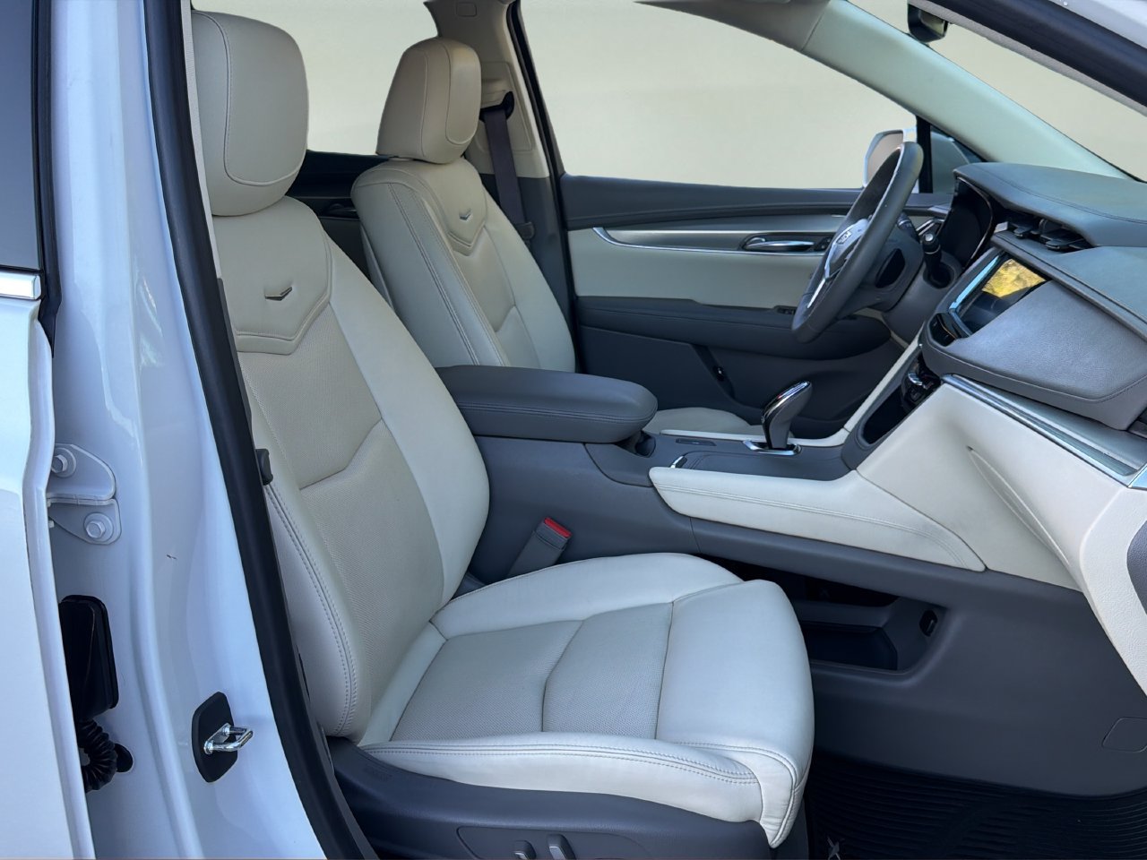 Used 2017 Cadillac XT5 Luxury FWD image 18