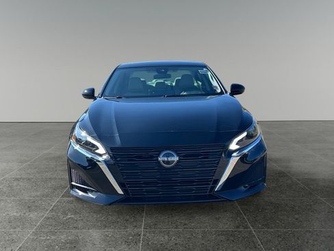 Used 2024 Nissan Altima 2.5 SV w/ SV Premium Package image 2