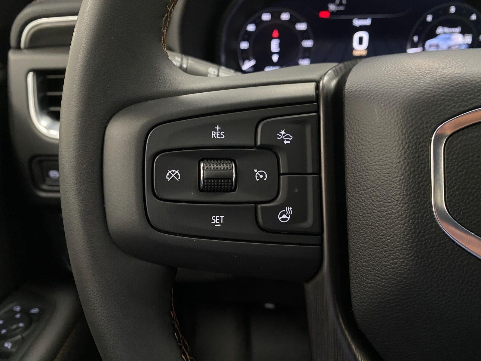 Used 2024 GMC Yukon AT4 w/ Technology Package AWD/4WD image 18