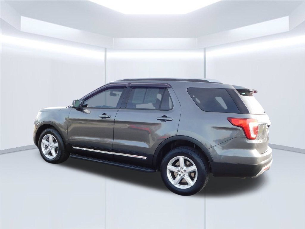 Used 2017 Ford Explorer XLT AWD/4WD image 5