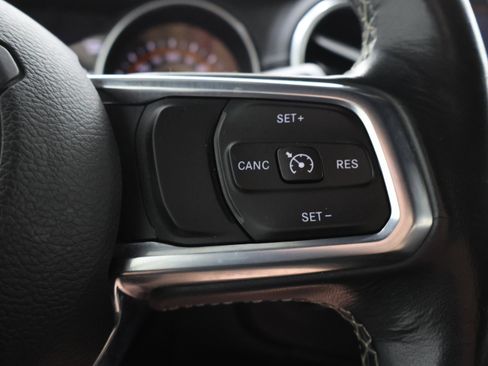 Used 2019 Jeep Wrangler Unlimited Sahara AWD/4WD image 12
