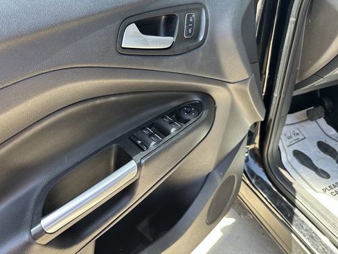 Used 2017 Ford Escape SE w/ Equipment Group 201A FWD image 14