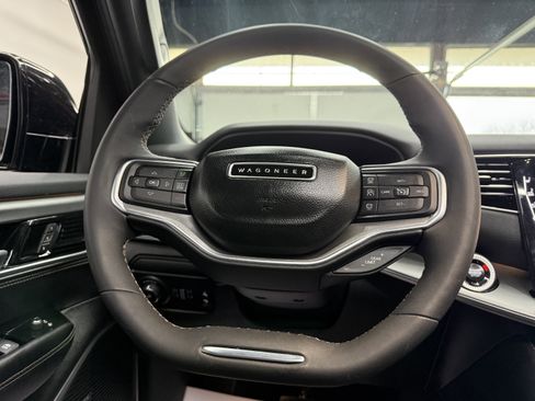 Used 2024 Jeep Wagoneer Series II image 16