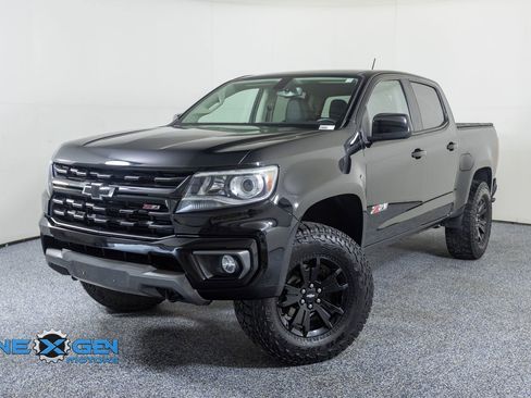 Used 2022 Chevrolet Colorado Z71 w/ Z71 Midnight Edition AWD/4WD image 3