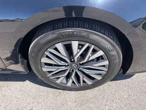 Used 2025 Nissan Altima 2.5 SV FWD image 12