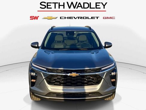 New 2026 Chevrolet Trax LT w/ LT Convenience Package FWD image 2