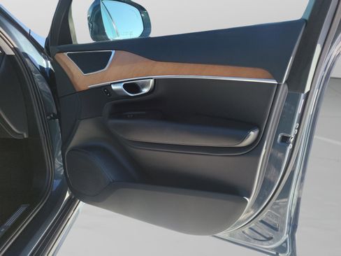 Used 2023 Volvo XC90 B5 Plus image 24