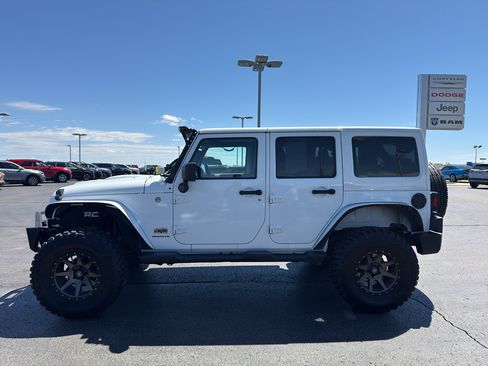 Used 2014 Jeep Wrangler Unlimited Sahara AWD/4WD image 8