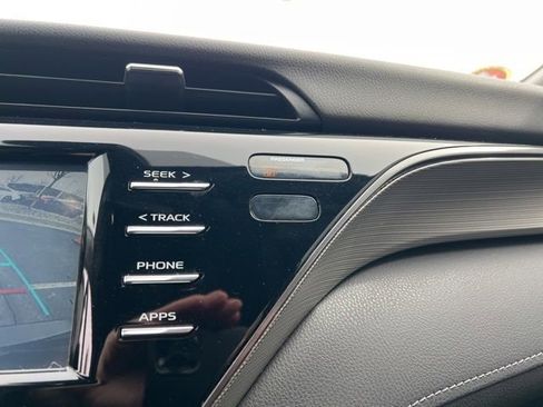 Used 2020 Toyota Camry SE image 18