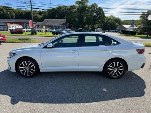 Used 2026 Volkswagen Jetta SE FWD image 8