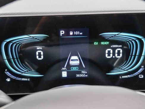 Used 2023 Kia Niro EX Touring FWD image 29