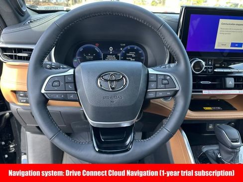 New 2026 Toyota Highlander Platinum image 9