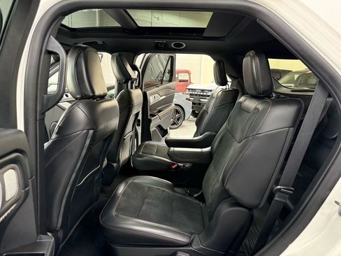 Used 2025 Ford Explorer ST AWD/4WD image 14