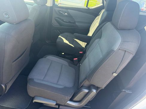 Used 2019 Chevrolet Traverse LT FWD image 12