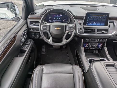 Used 2022 Chevrolet Suburban Premier image 13