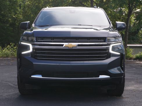 Used 2021 Chevrolet Suburban LT RWD image 2