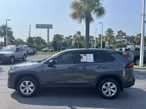 Used 2022 Toyota RAV4 LE FWD image 7