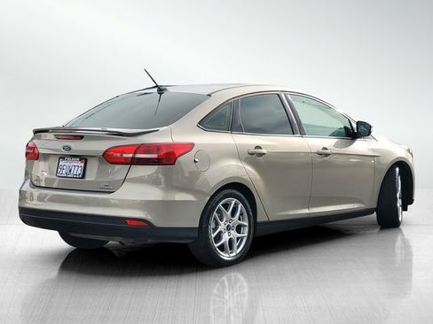 Used 2015 Ford Focus SE w/ Equipment Group 201A image 4