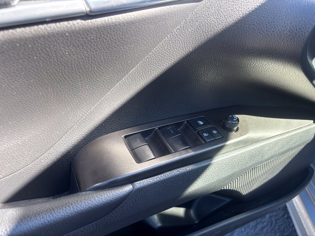 Used 2022 Toyota Camry SE w/ Carpet Mat Package (TMS) FWD image 13