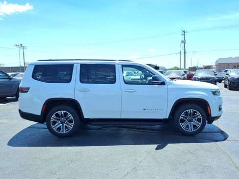 Used 2024 Jeep Wagoneer Series II w/ Flexible Seating Group AWD/4WD image 2