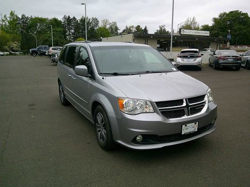 Used 2017 Dodge Grand Caravan SXT FWD image 7