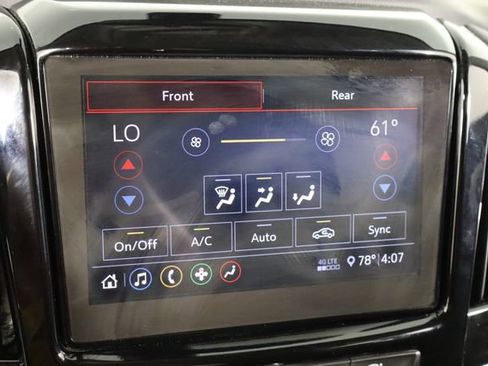 Used 2021 Chevrolet Traverse LT FWD image 37