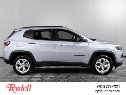 Used 2024 Jeep Compass Latitude image 6