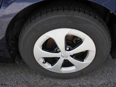 Used 2013 Toyota Prius Four image 6