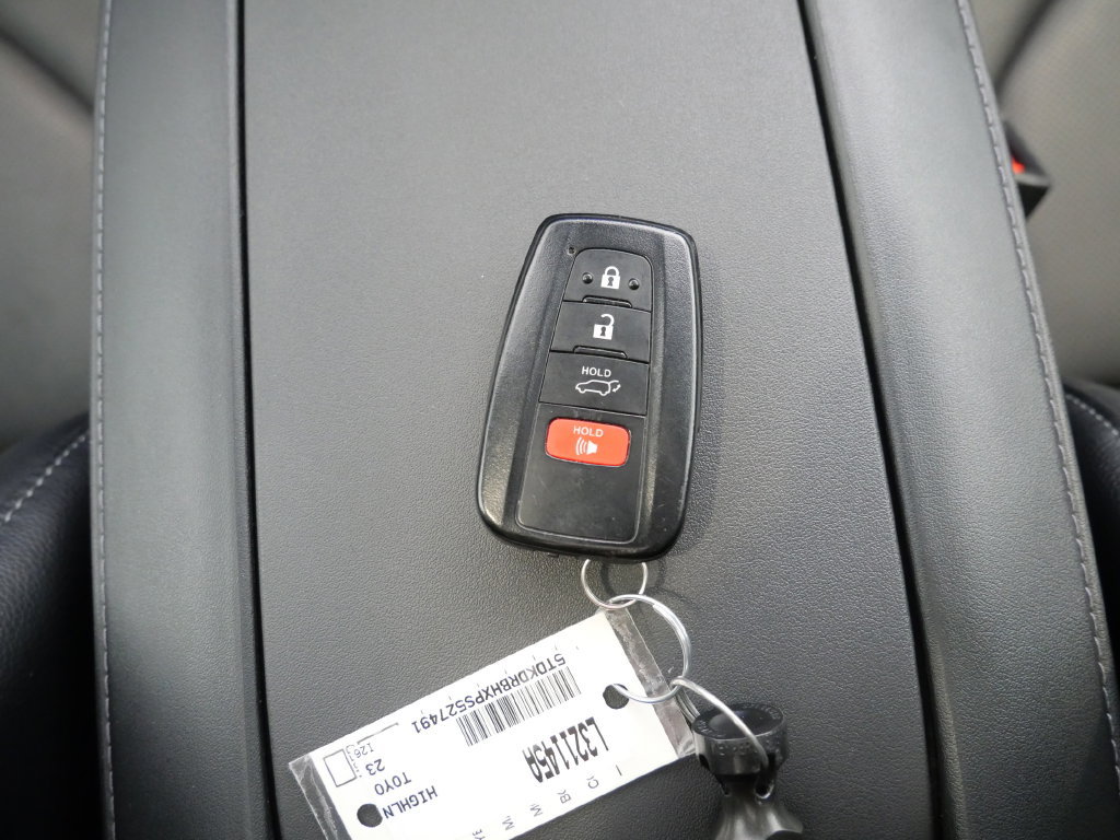 Used 2023 Toyota Highlander Platinum AWD/4WD image 33