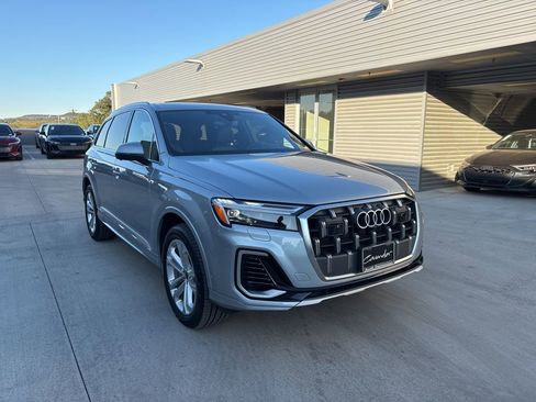 Used 2025 Audi Q7 2.0T Premium w/ Convenience Package image 3