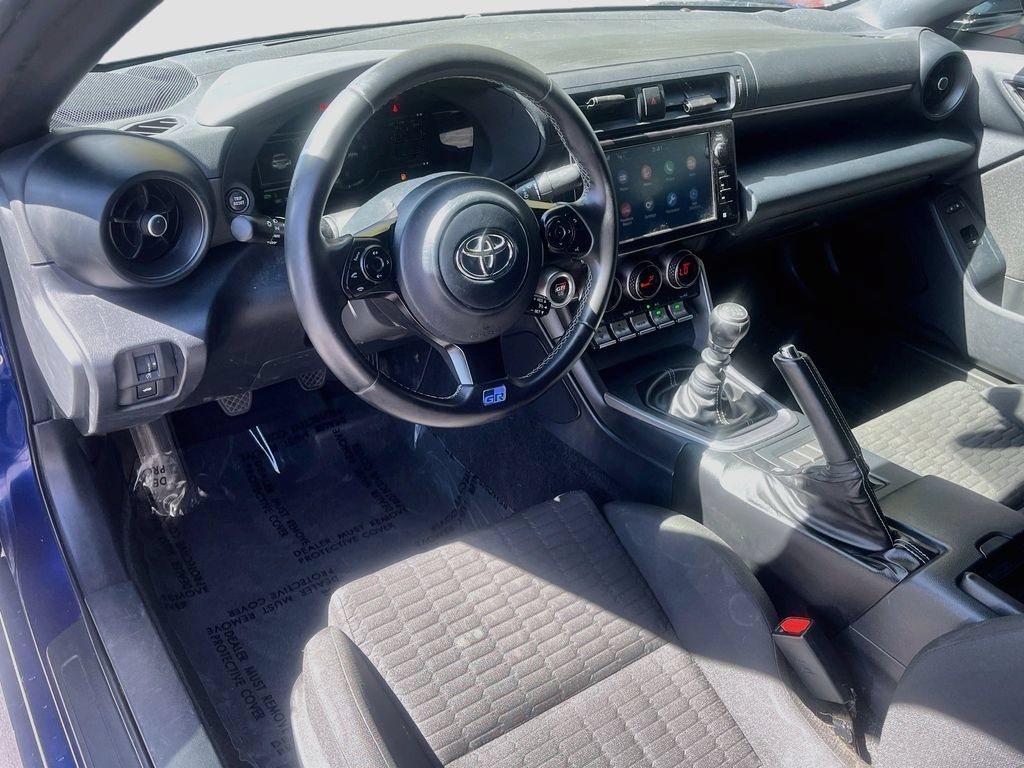 Used 2022 Toyota GR86 RWD image 9