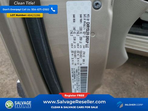 Used 2013 Chrysler Town & Country Touring FWD image 17