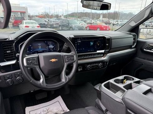 Used 2023 Chevrolet Silverado 1500 LT AWD/4WD image 19