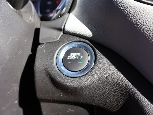 Used 2023 Chevrolet Equinox LS w/ LS Convenience Package image 18