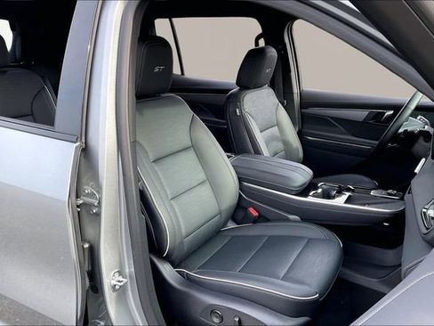 Used 2025 Buick Enclave Sport Touring image 20