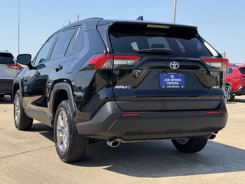 Used 2025 Toyota RAV4 XLE FWD image 7