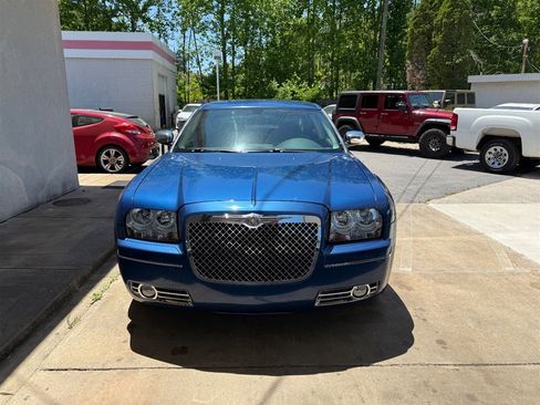 Used 2010 Chrysler 300 Touring RWD image 15