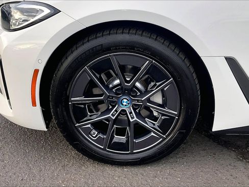 Used 2023 BMW i4 eDrive40 image 9