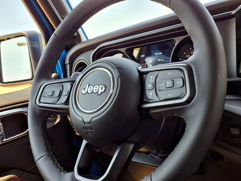 New 2025 Jeep Wrangler Unlimited Rubicon w/ Technology Group image 17