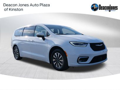Used 2023 Chrysler Pacifica Touring-L