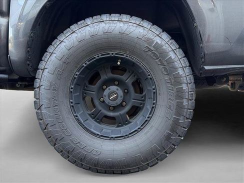 Used 2020 Toyota Tacoma SR AWD/4WD image 9