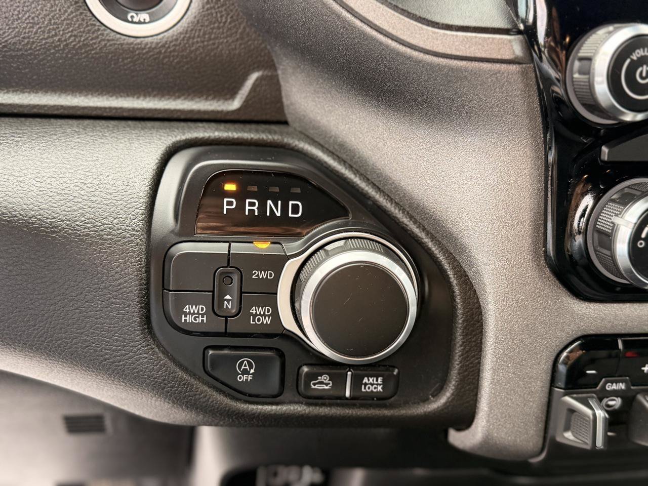 Used 2025 RAM 1500 Warlock AWD/4WD image 30