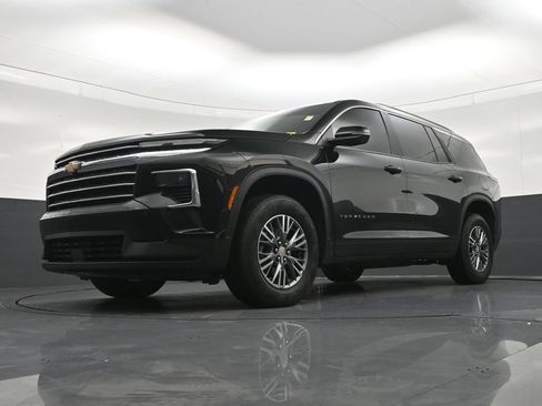Used 2025 Chevrolet Traverse LT w/ Driver Confidence Package FWD image 25