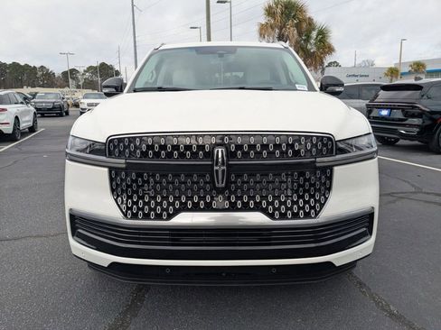 New 2025 Lincoln Navigator L Reserve image 9