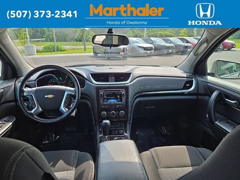 Used 2017 Chevrolet Traverse LT FWD image 22