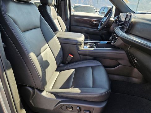 Used 2025 Chevrolet Suburban Z71 AWD/4WD image 31