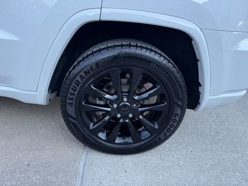 Used 2020 Jeep Grand Cherokee Altitude RWD image 34